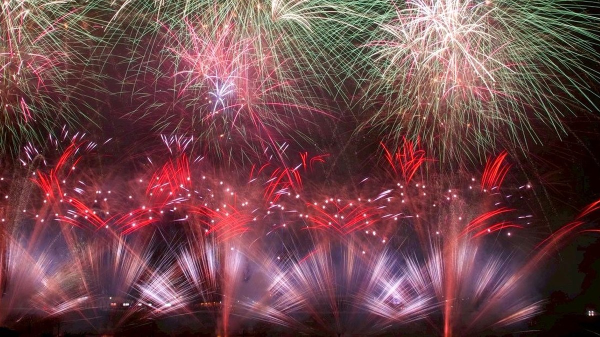 安倍川花火大会の水中花火・スターマインのイメージ