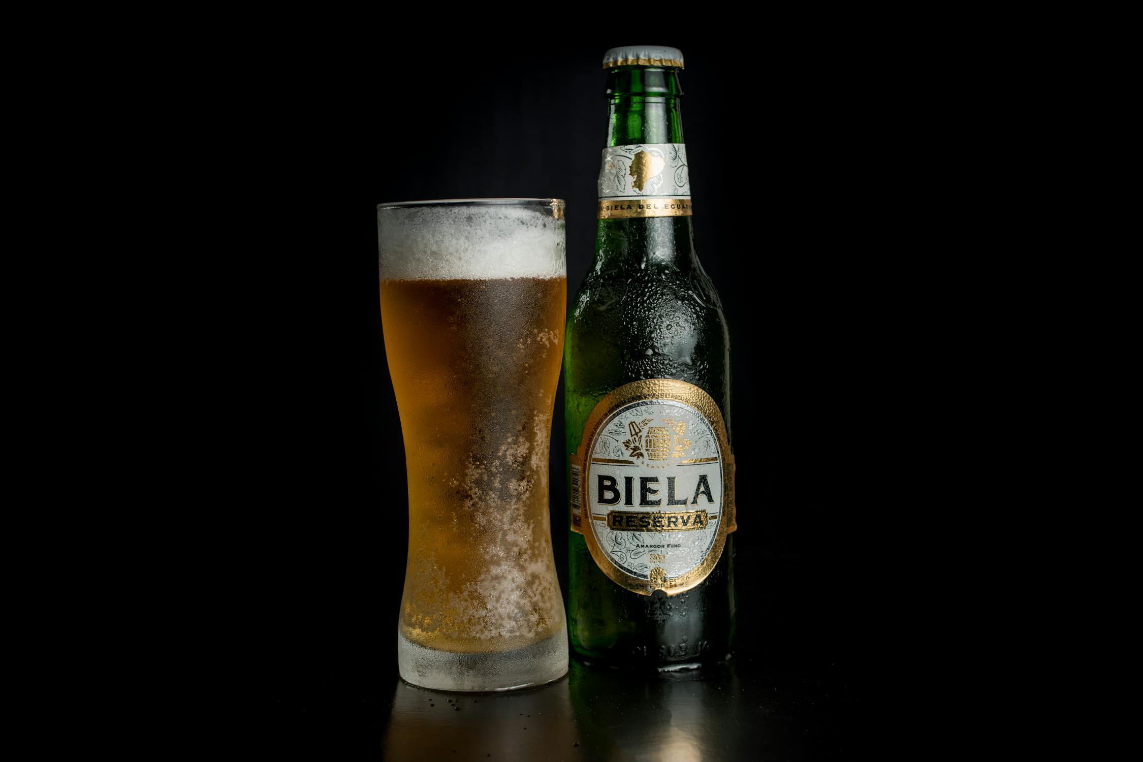 クラフトビールのグラス