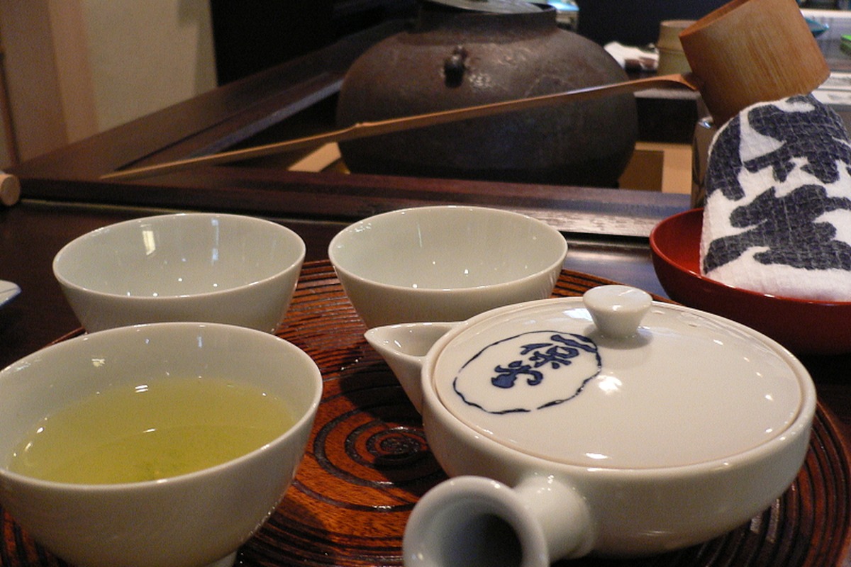 急須で淹れる静岡茶
