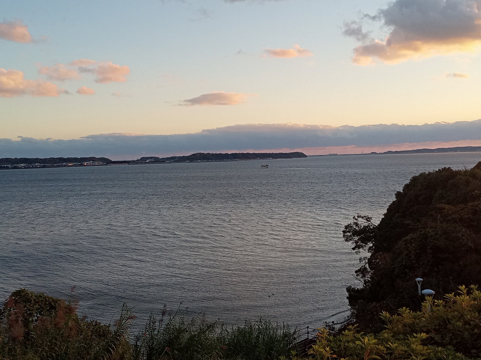 浜名湖の夕暮れ。弁天島周辺から望む浜名湖の風景。