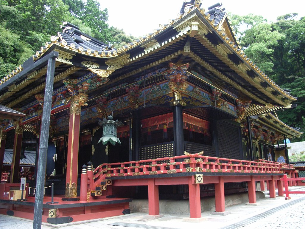 久能山東照宮 拝殿（極彩色の権現造り）