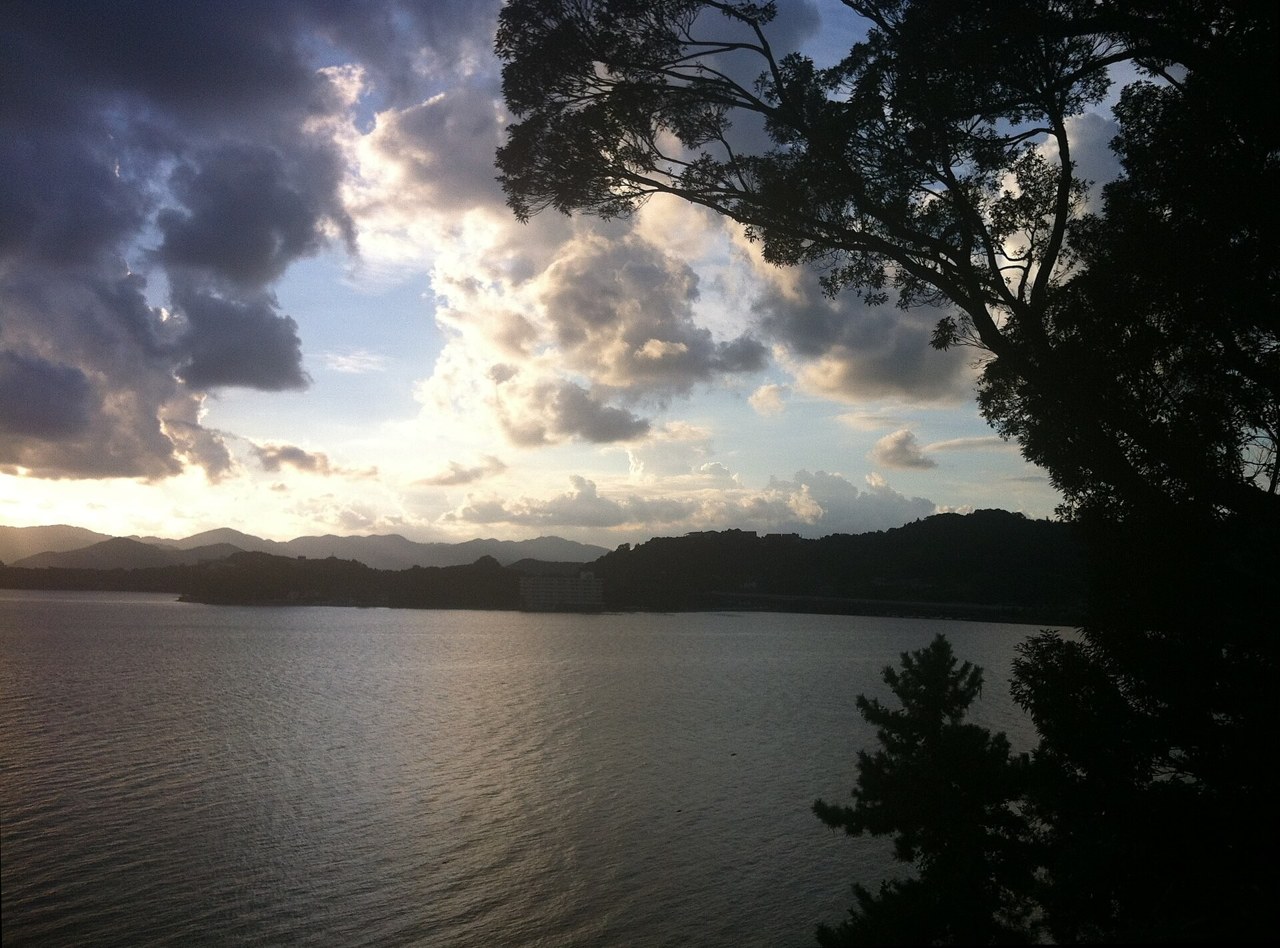 浜名湖サービスエリアから望む夕暮れの浜名湖