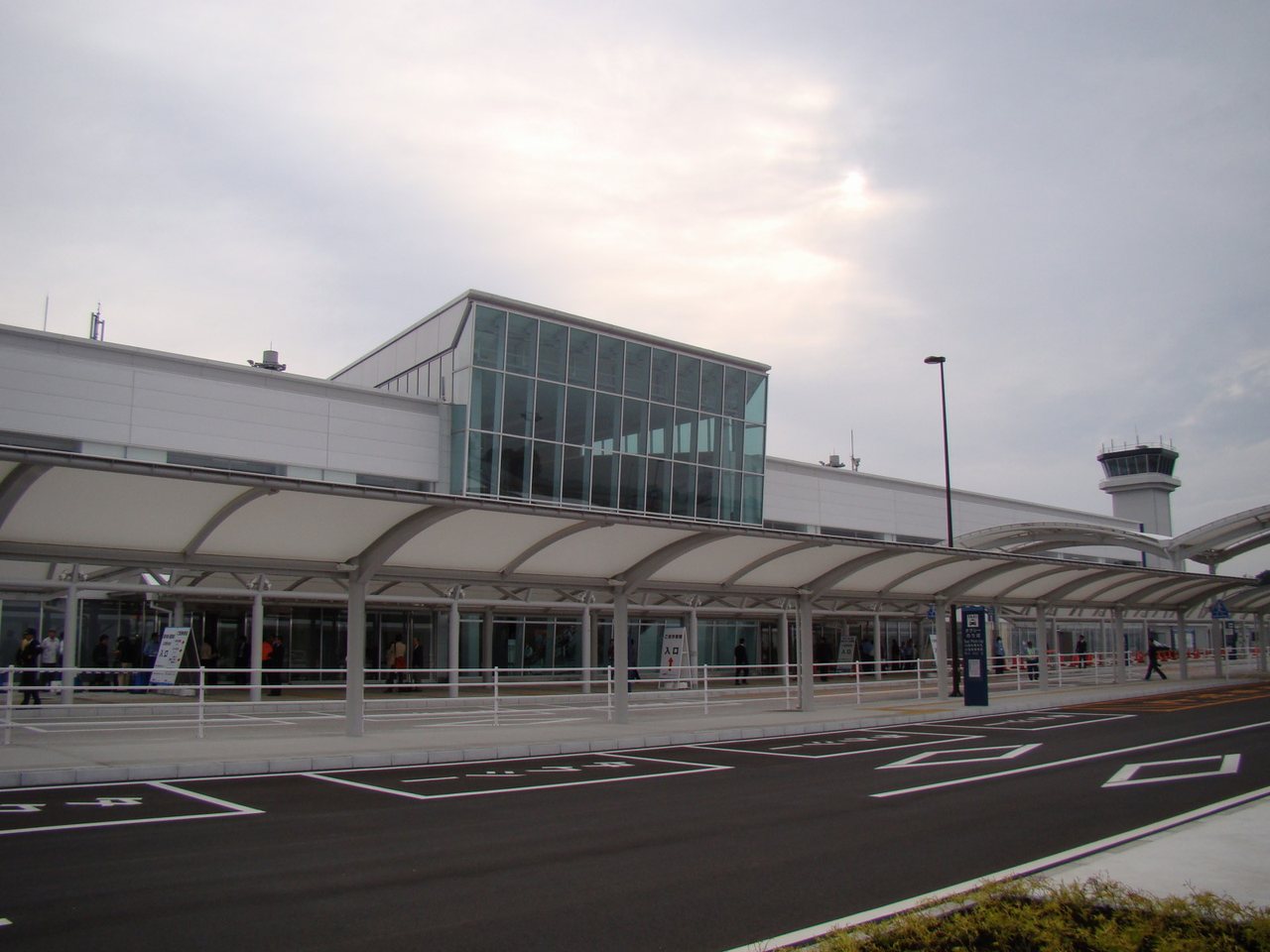 富士山静岡空港のターミナルビル（牧之原市）
