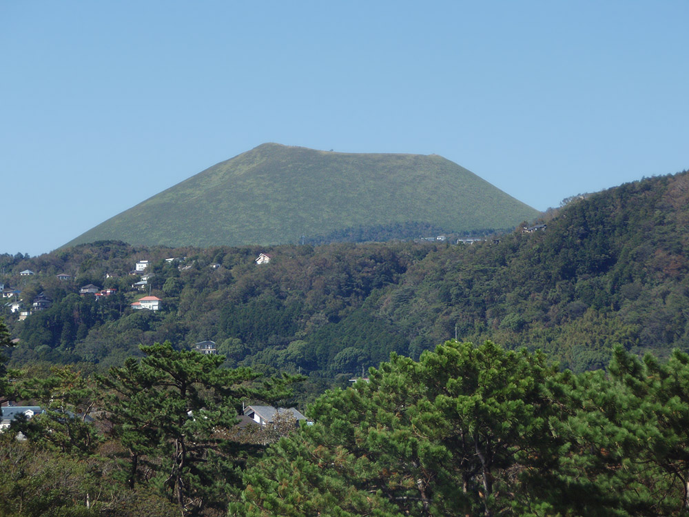 伊東市の大室山