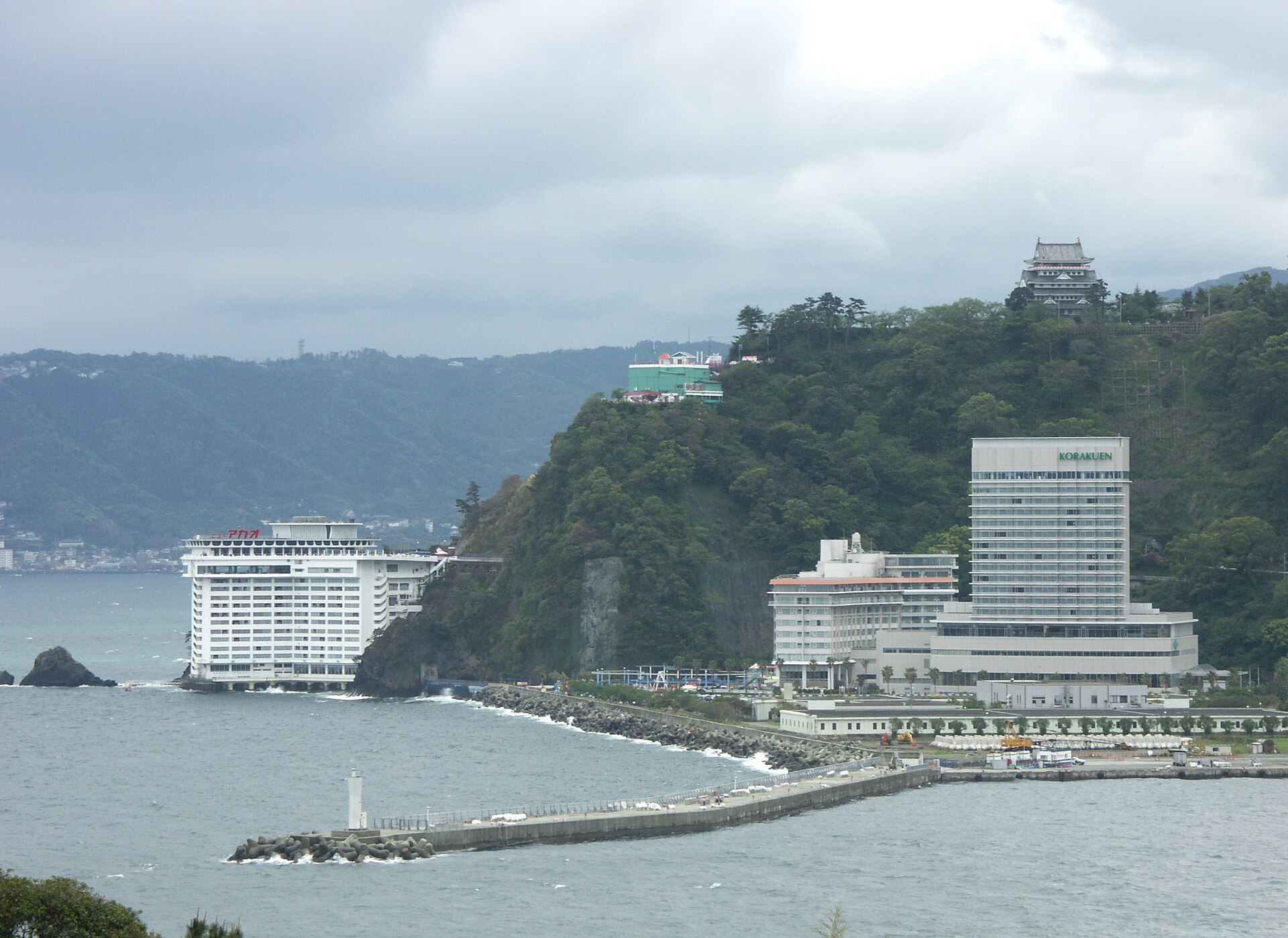 錦ヶ浦付近の熱海の海岸線