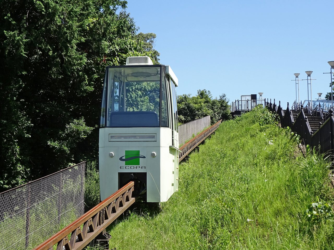 小笠山総合運動公園の斜面とスロープカー