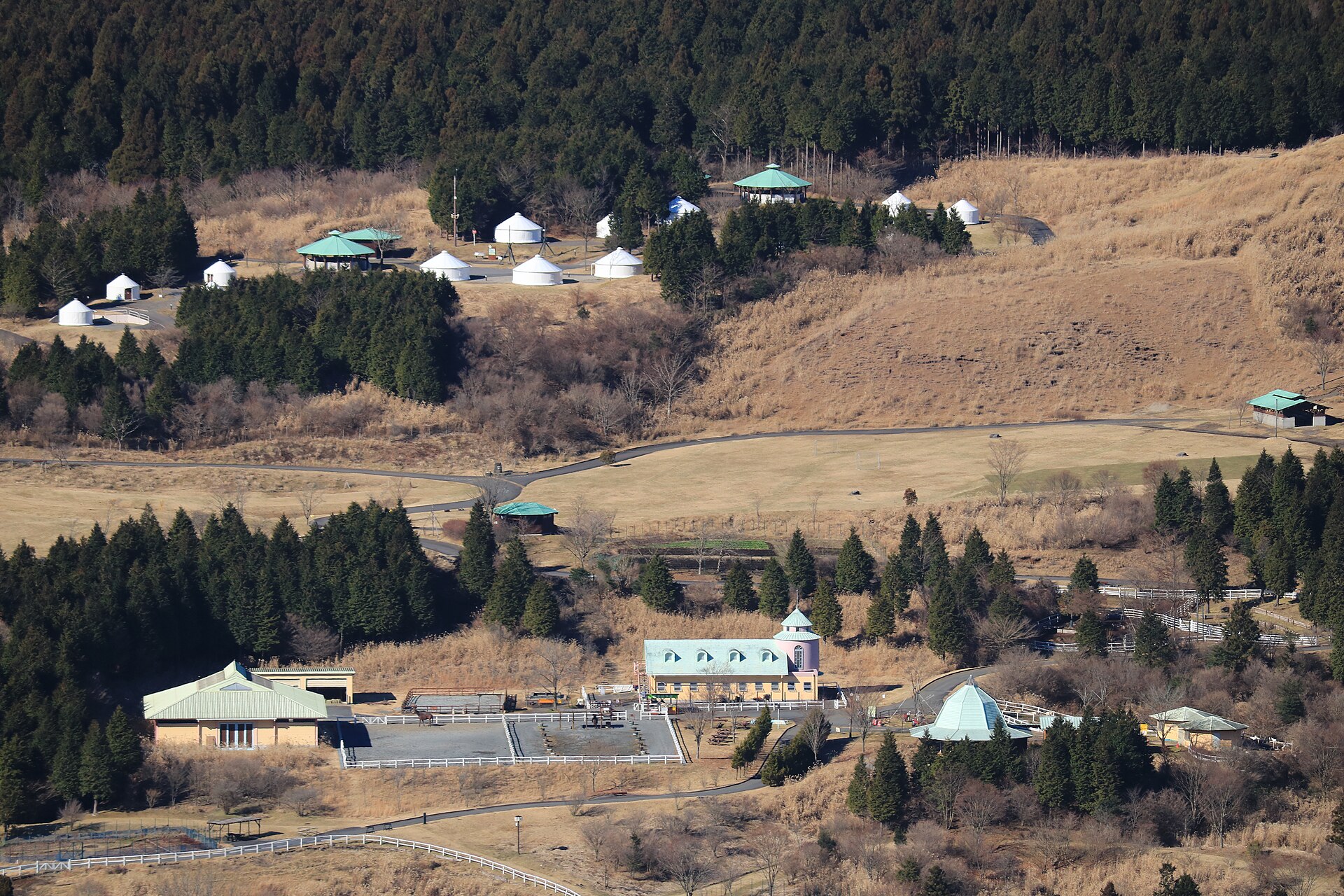 越前岳から見下ろした富士山こどもの国の全景