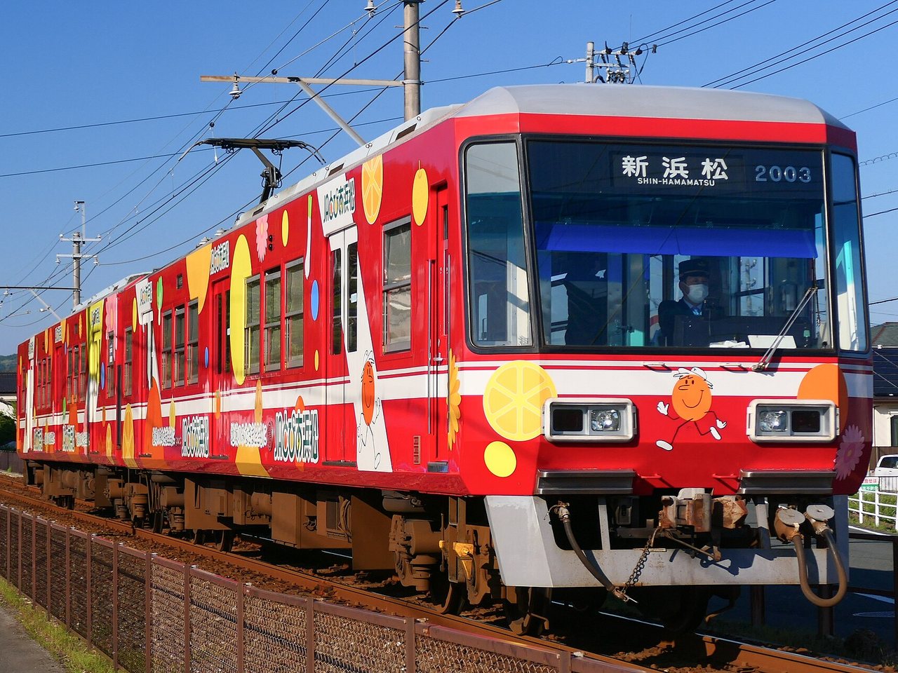 浜松を走る遠州鉄道の赤い電車