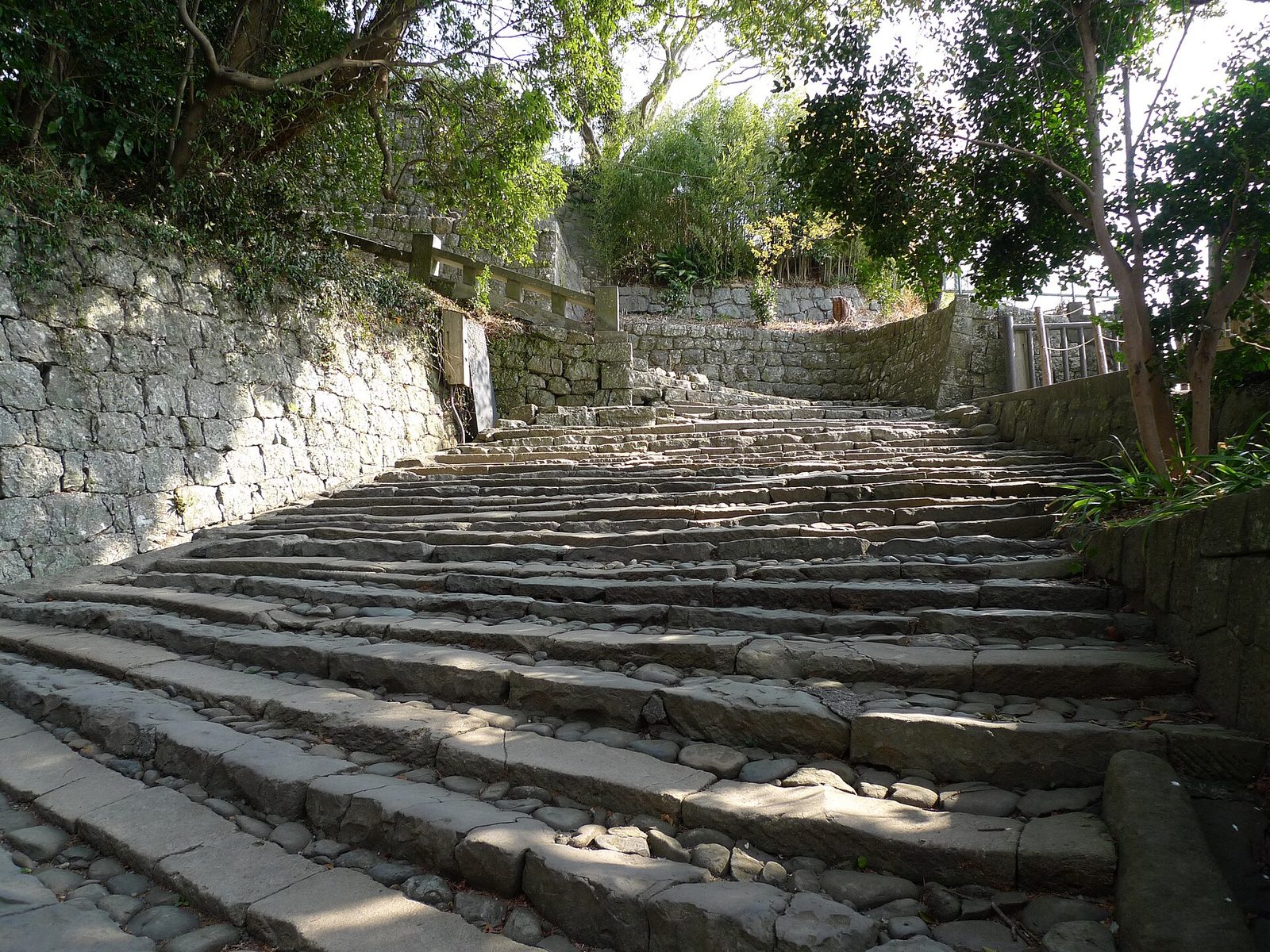 久能山東照宮の表参道の石段