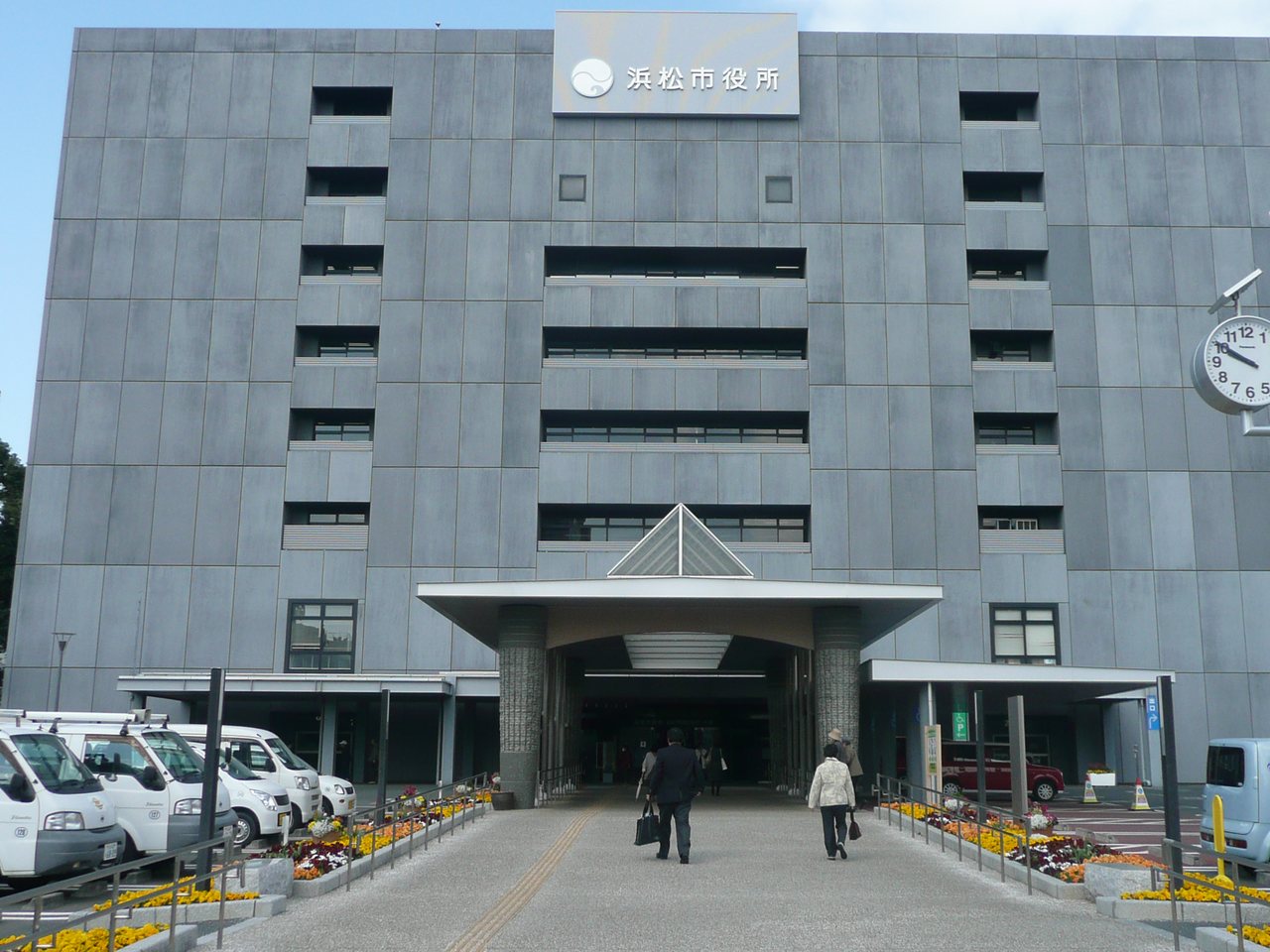 浜松市役所の正面玄関