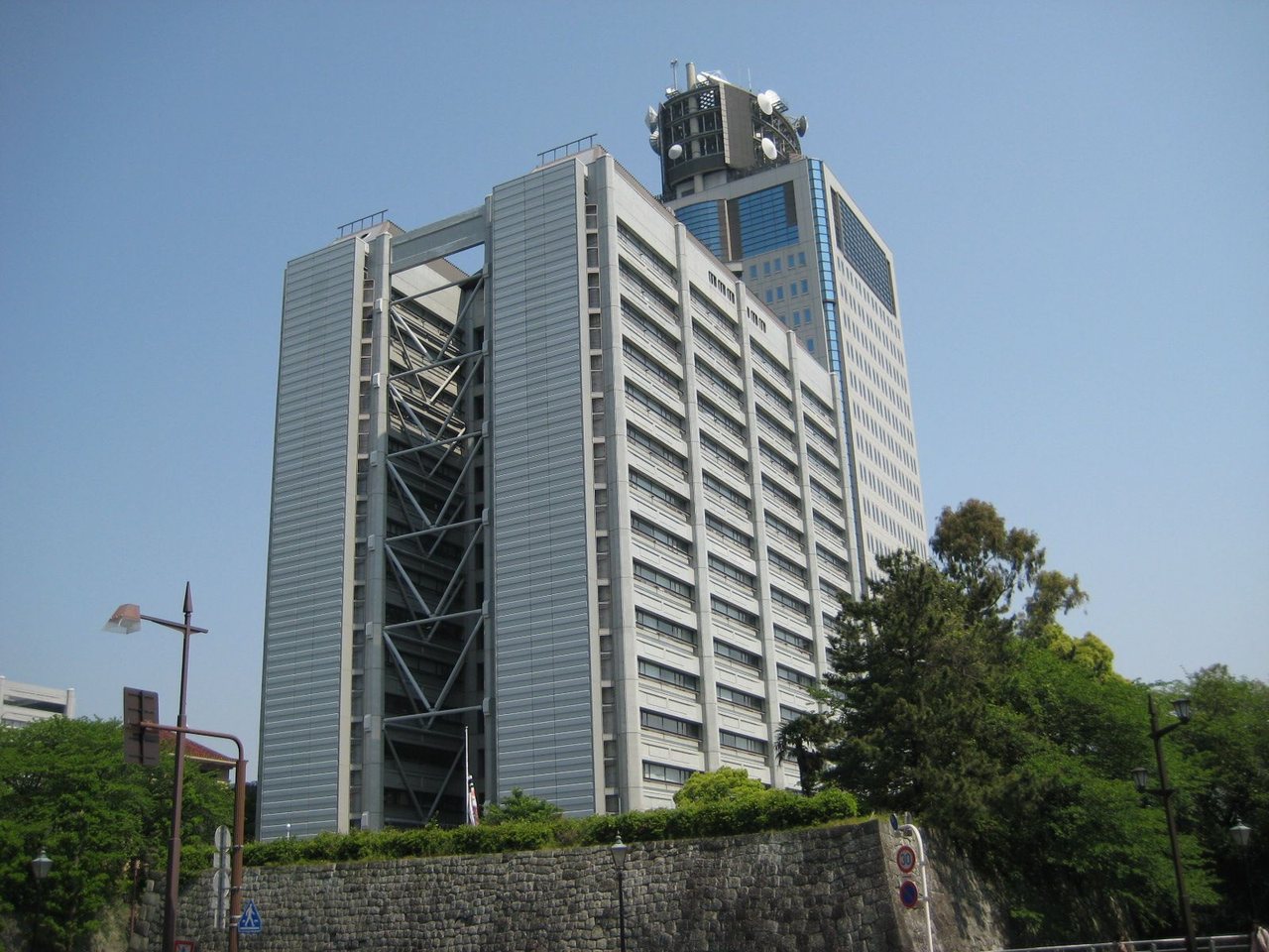 静岡県庁の東館と別館