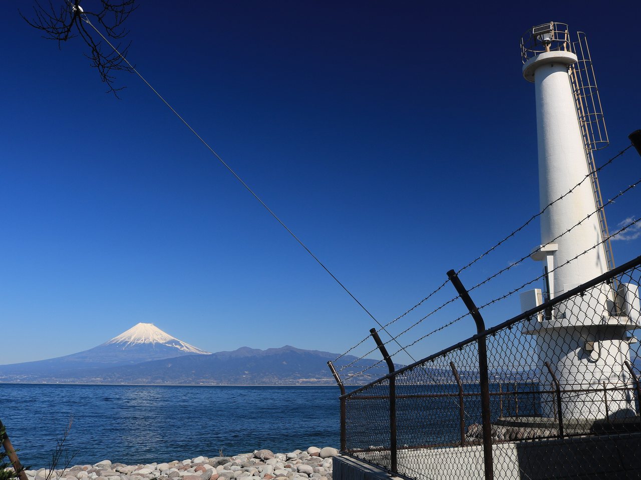 大瀬崎と富士山(沼津市西浦江梨)