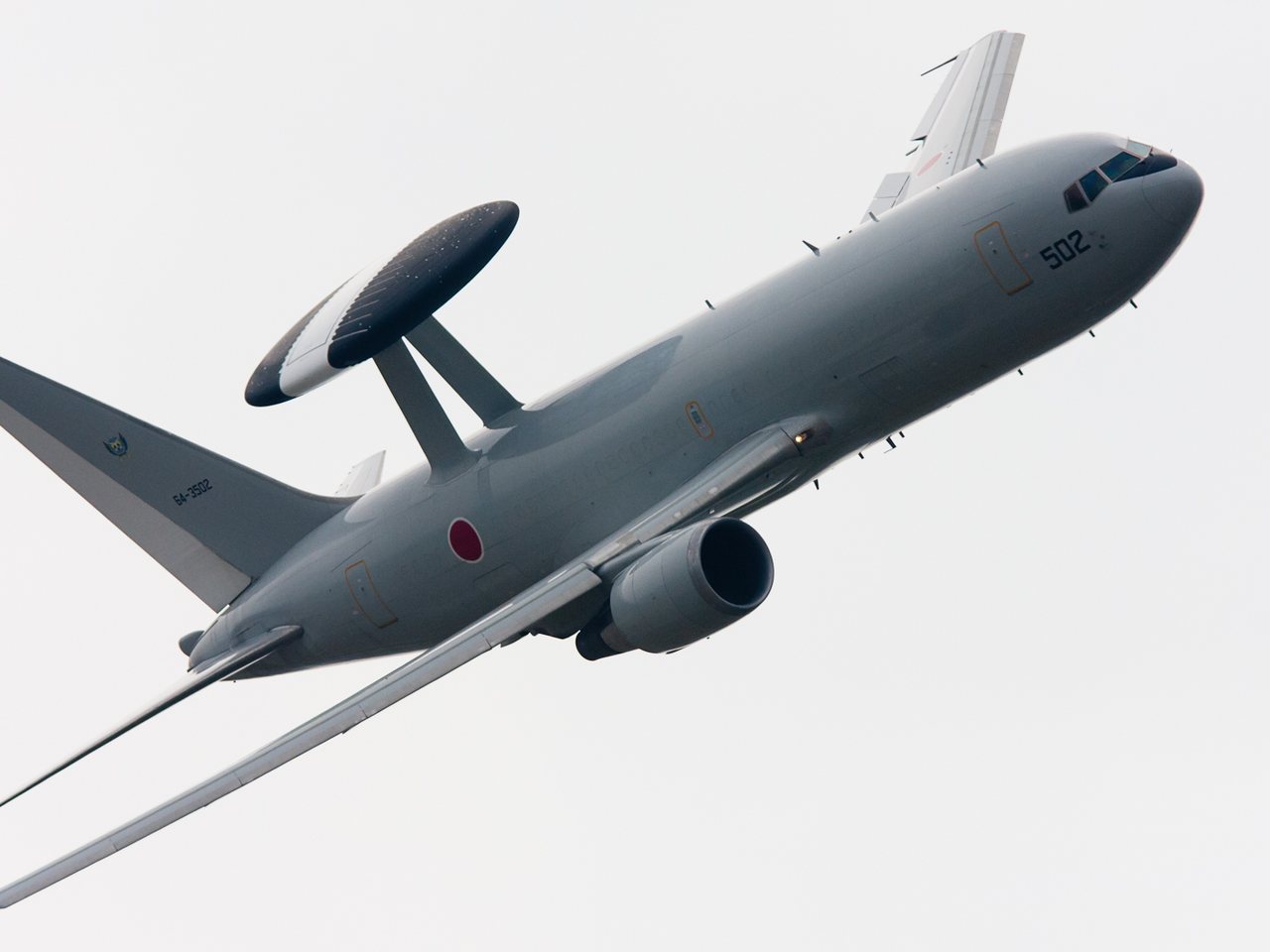 旋回するE-767早期警戒管制機