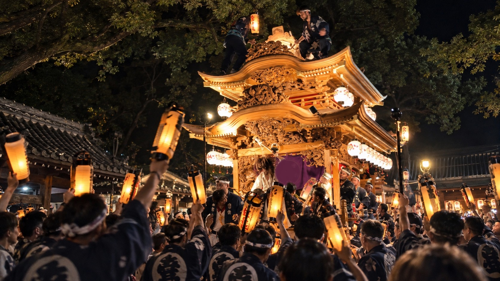 夜の府八幡宮の境内に入ってきた山車と、提灯を掲げる人たち（作成したイメージ画像）