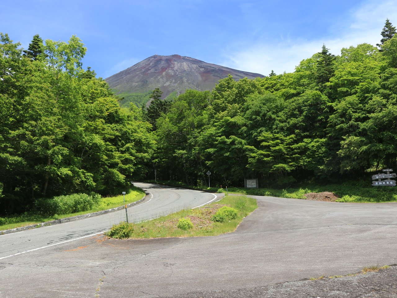 富士山スカイライン（県道富士公園太郎坊線）沿いの駐車場から見た富士山