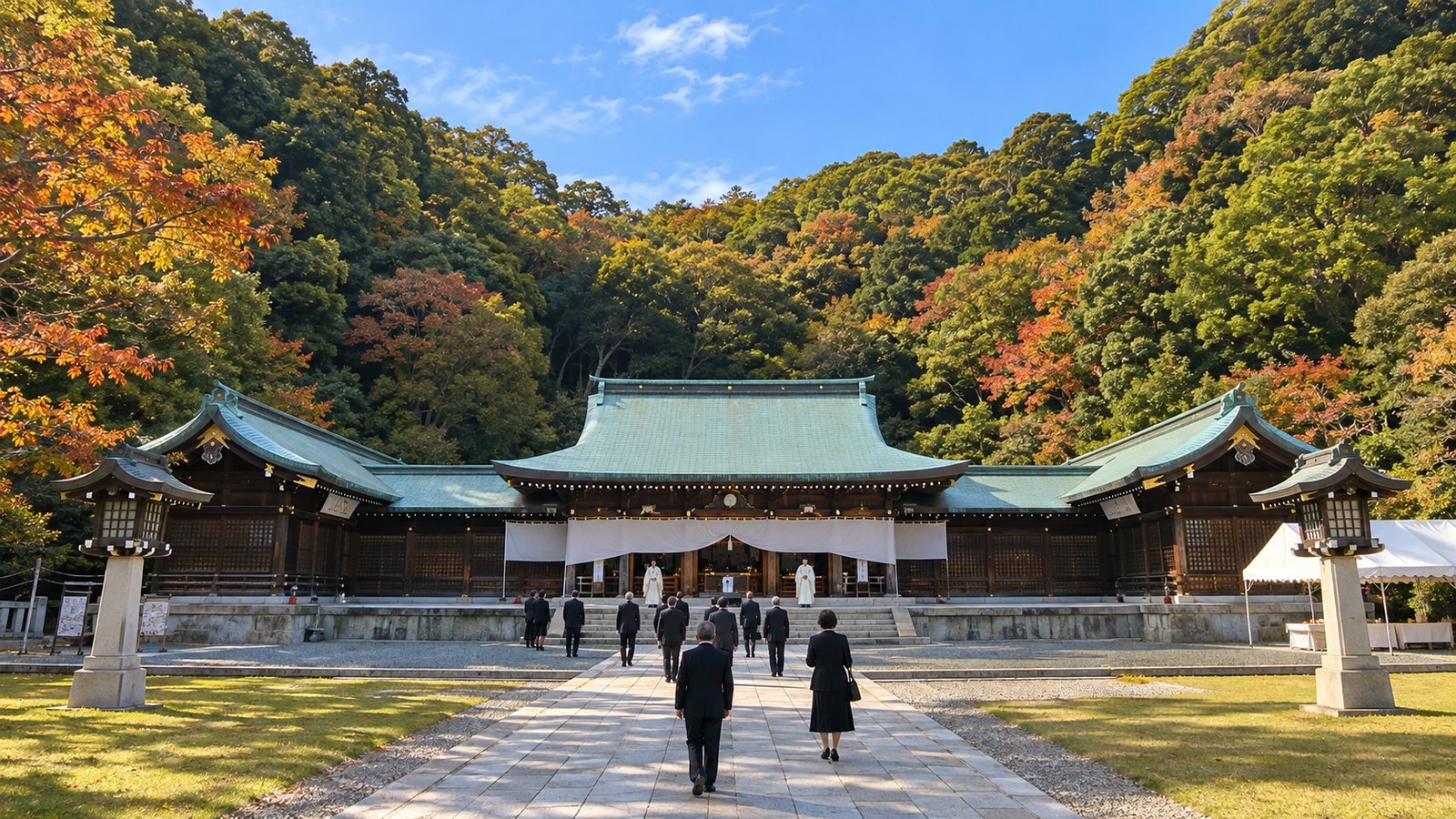 秋の靜岡縣護國神社の社殿と参道を歩く参列者（作成したイメージ画像）